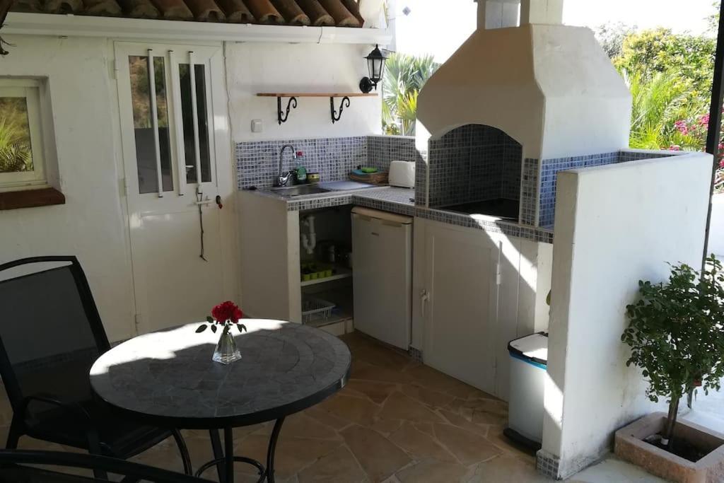 Tiny House 12M2 In Holiday Park With 55 M2 Pool Tolox Exteriör bild
